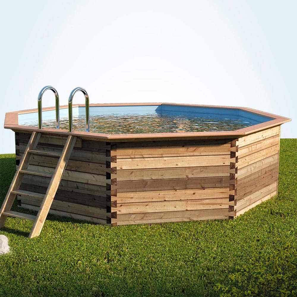 Gardenpool placerad på gräsmatta