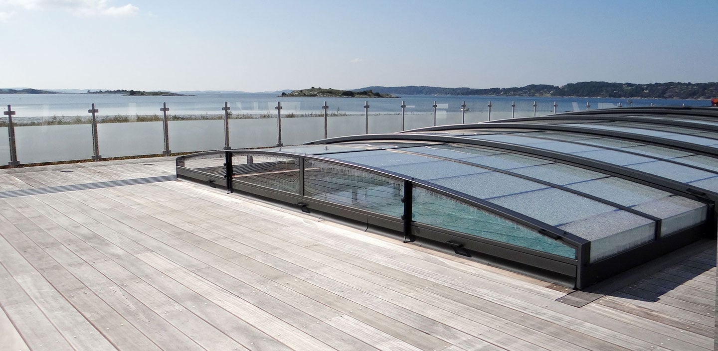 Wikipool, Poolstories, pool med poolskydd och trädäck, havsutsikt, Pool Store
