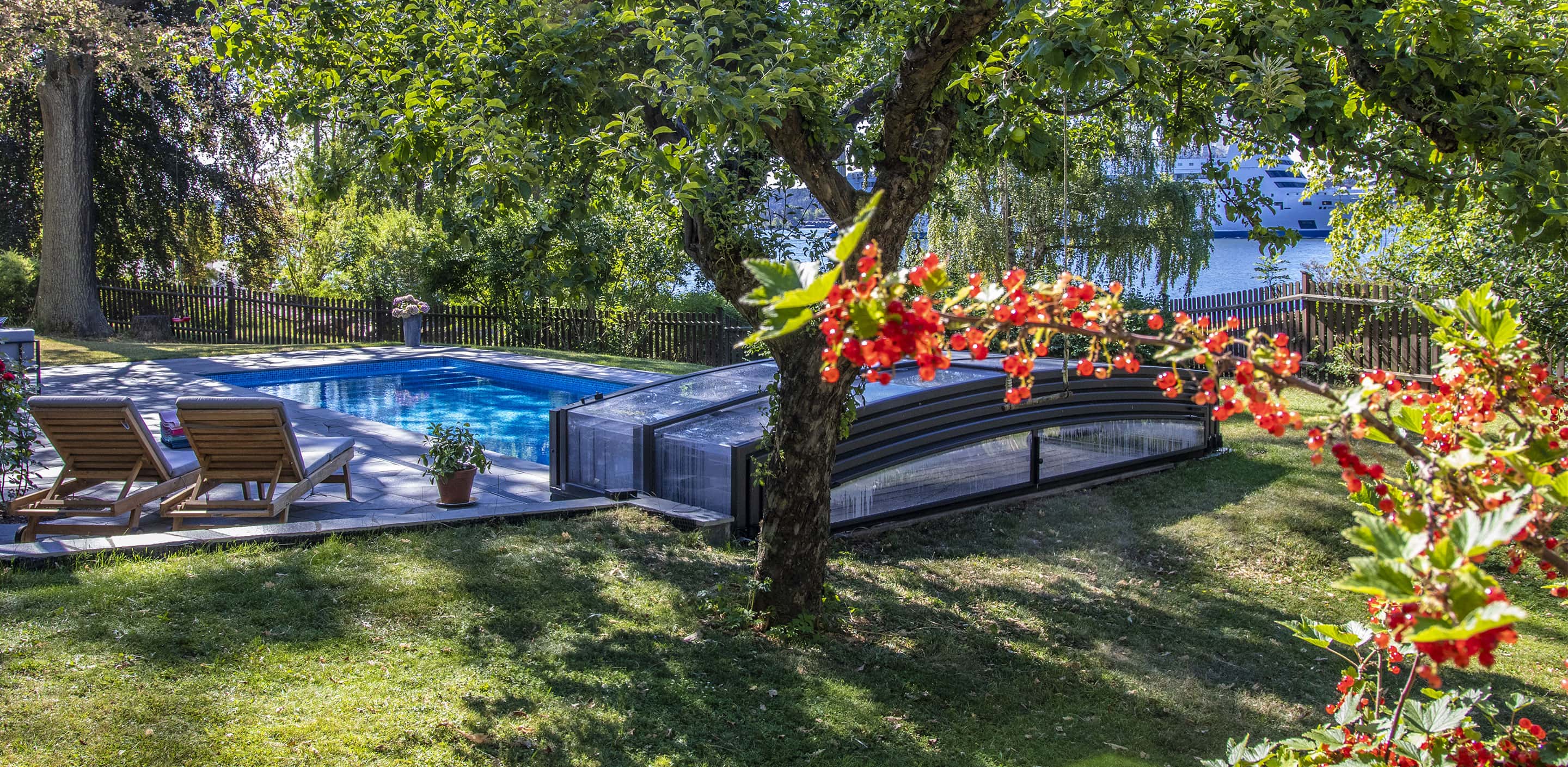 Wikipool, Pooltak i lummig trädgård, Pool Store