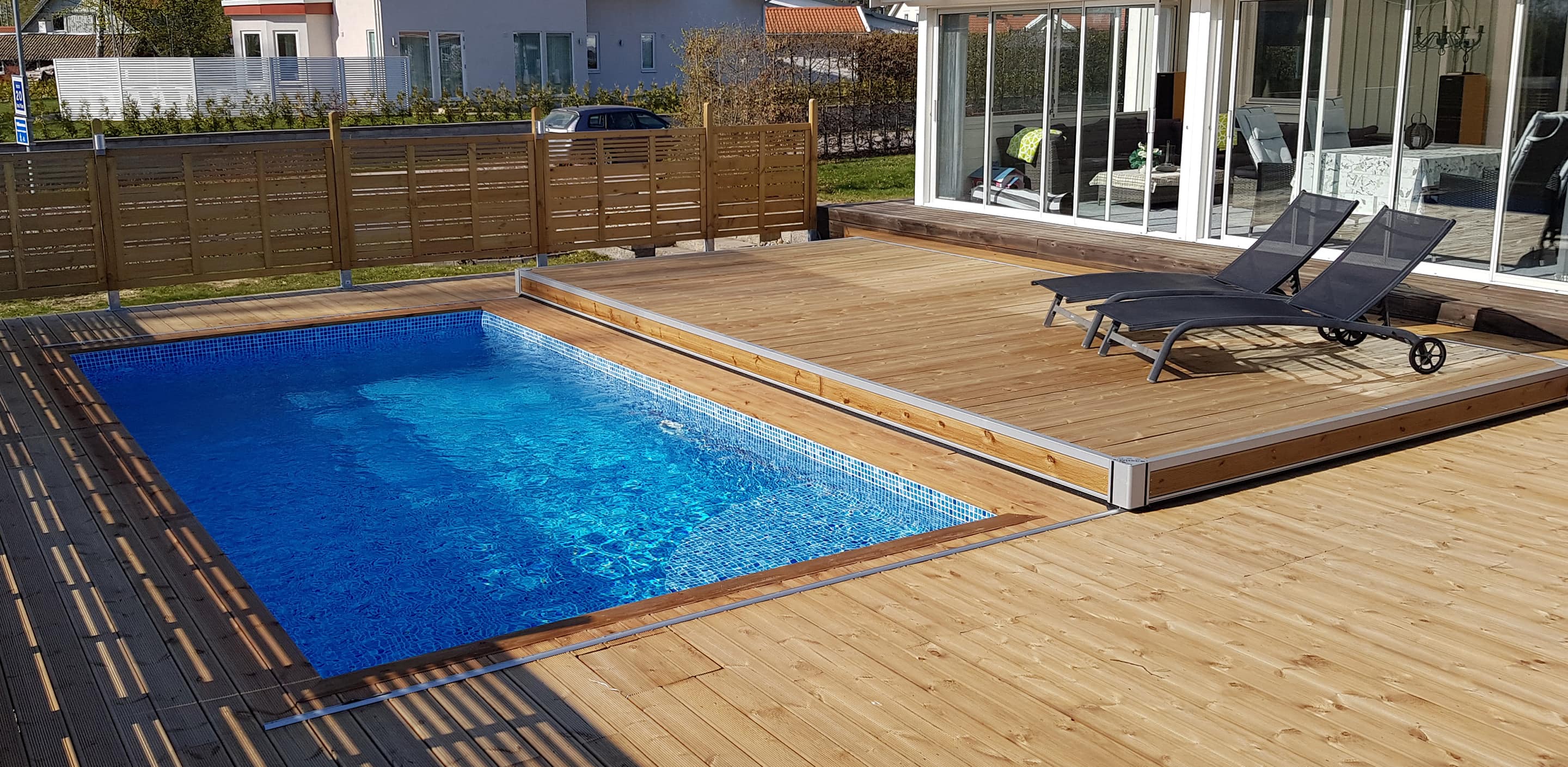 Öppet AqvisDeck med två solstolar